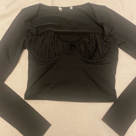 Princess Polly Black Fitted Long Sleeve Crop top - Picture 3 of 9
